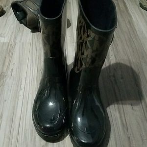 Rain boots